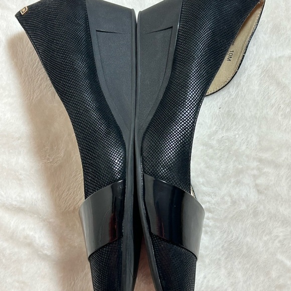 Bandolino Classic Black Glossy and Textured Wedge Heel Pumps - Picture 8 of 10